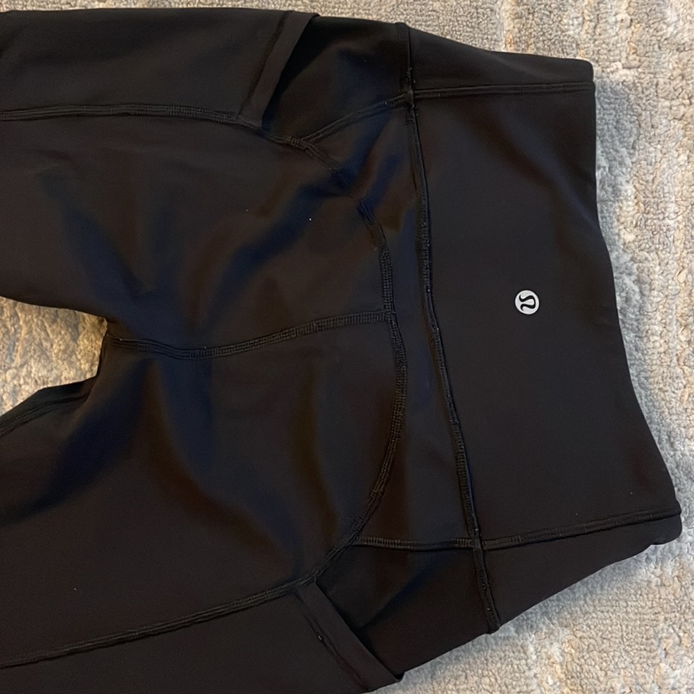 Lululemon | Size 4 | Black Cropped Ankle Leggings